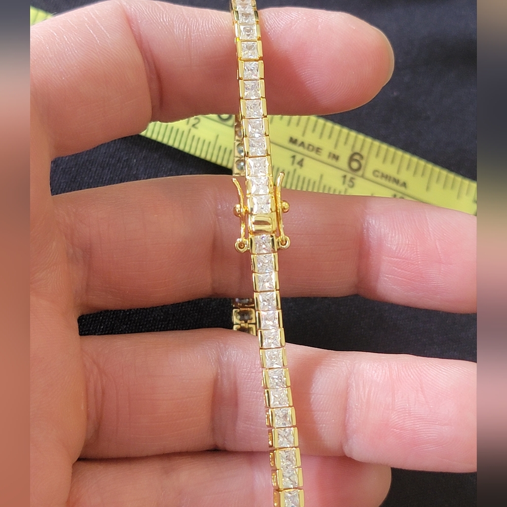 Tennis bracelet